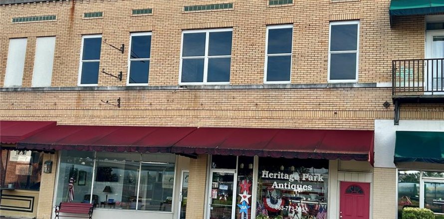 Propiedad comercial en Wauchula, Florida 334.45 m2 № 1831556