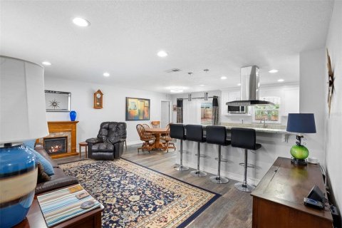 Villa ou maison à vendre à Altamonte Springs, Floride: 4 chambres, 193.79 m2 № 1656728 - photo 7