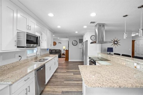 Villa ou maison à vendre à Altamonte Springs, Floride: 4 chambres, 193.79 m2 № 1656728 - photo 9