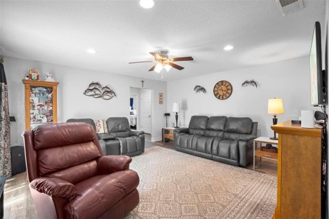 Villa ou maison à vendre à Altamonte Springs, Floride: 4 chambres, 193.79 m2 № 1656728 - photo 5