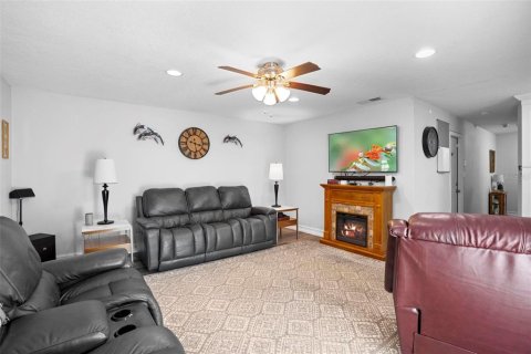 Villa ou maison à vendre à Altamonte Springs, Floride: 4 chambres, 193.79 m2 № 1656728 - photo 4