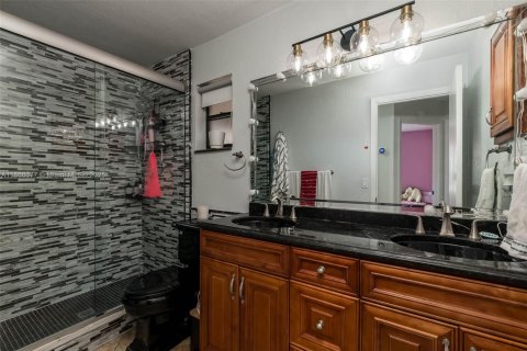 Купить виллу или дом в Корал-Спрингс, Флорида 4 спальни, 167.6м2, № 1926859 - фото 15