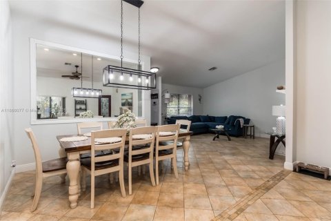 Купить виллу или дом в Корал-Спрингс, Флорида 4 спальни, 167.6м2, № 1926859 - фото 9