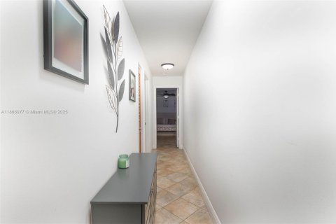 Купить виллу или дом в Корал-Спрингс, Флорида 4 спальни, 167.6м2, № 1926859 - фото 14