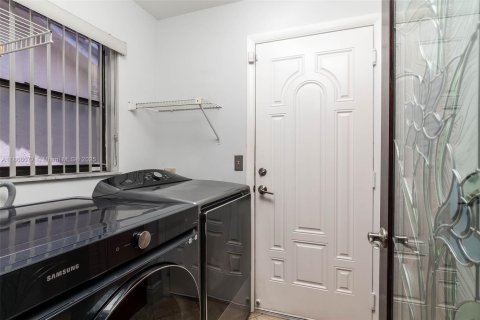 Купить виллу или дом в Корал-Спрингс, Флорида 4 спальни, 167.6м2, № 1926859 - фото 11