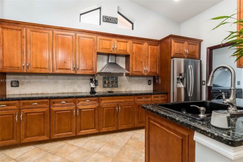 Купить виллу или дом в Корал-Спрингс, Флорида 4 спальни, 167.6м2, № 1926859 - фото 10