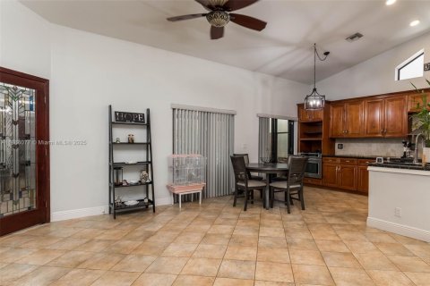 Купить виллу или дом в Корал-Спрингс, Флорида 4 спальни, 167.6м2, № 1926859 - фото 7