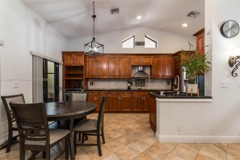 Купить виллу или дом в Корал-Спрингс, Флорида 4 спальни, 167.6м2, № 1926859 - фото 8