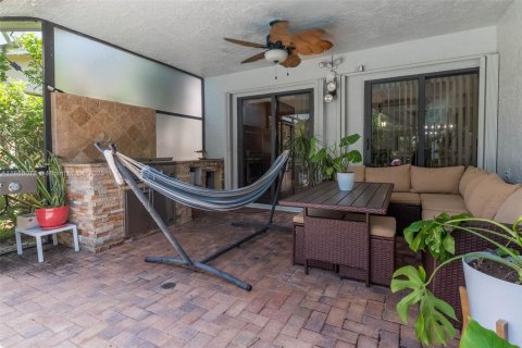 Купить виллу или дом в Корал-Спрингс, Флорида 4 спальни, 167.6м2, № 1926859 - фото 23