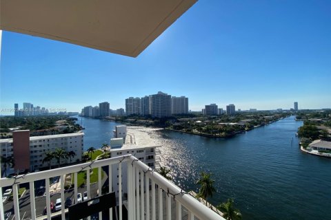 Condo in Hallandale Beach, Florida, 2 bedrooms  № 2012911