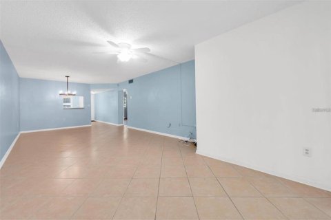 Condo in Dunedin, Florida, 2 bedrooms  № 1824778 - photo 8