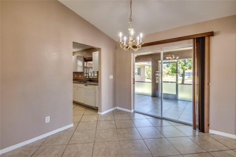 House in Cape Coral, Florida 3 bedrooms, 189.89 sq.m. № 1884002 - photo 7