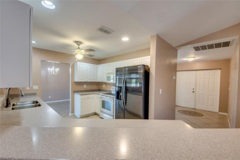 House in Cape Coral, Florida 3 bedrooms, 189.89 sq.m. № 1884002 - photo 11