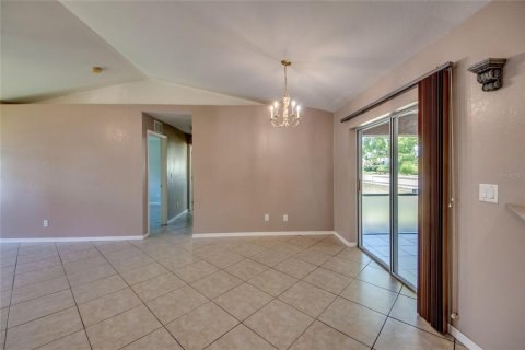House in Cape Coral, Florida 3 bedrooms, 189.89 sq.m. № 1884002 - photo 12