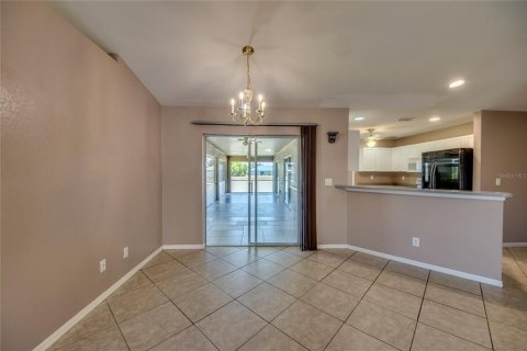 House in Cape Coral, Florida 3 bedrooms, 189.89 sq.m. № 1884002 - photo 13
