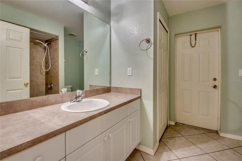 House in Cape Coral, Florida 3 bedrooms, 189.89 sq.m. № 1884002 - photo 22