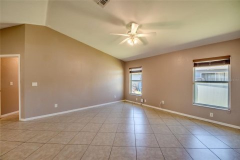 House in Cape Coral, Florida 3 bedrooms, 189.89 sq.m. № 1884002 - photo 15