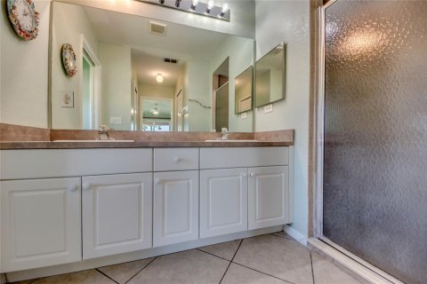 House in Cape Coral, Florida 3 bedrooms, 189.89 sq.m. № 1884002 - photo 18
