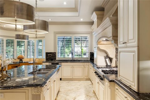 Купить виллу или дом в Корал-Гейблс, Флорида 9 спален, 928.74м2, № 2050617 - фото 20