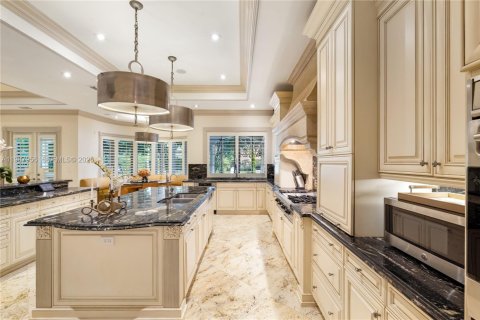 Купить виллу или дом в Корал-Гейблс, Флорида 9 спален, 928.74м2, № 2050617 - фото 19