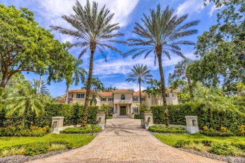 Купить виллу или дом в Корал-Гейблс, Флорида 9 спален, 928.74м2, № 2050617 - фото 2
