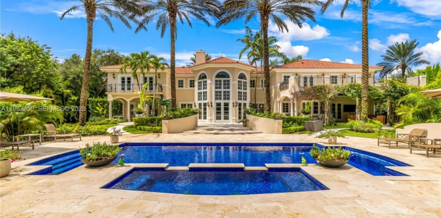 Дом в Корал-Гейблс, Флорида 9 спален, 928.74м2 № 2050617