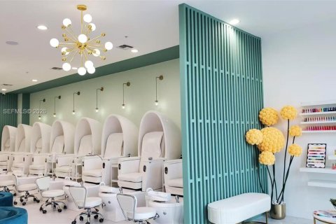 Коммерческая недвижимость в Купер-Сити, Флорида № 2041880