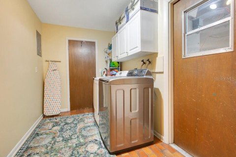 House in Belle Isle, Florida 4 bedrooms, 235.6 sq.m. № 1812584 - photo 20