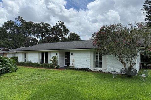 House in Belle Isle, Florida 4 bedrooms, 235.6 sq.m. № 1812584 - photo 1