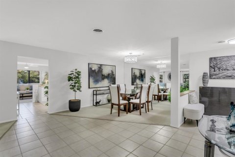 Condo in Saint Petersburg, Florida, 2 bedrooms  № 1884396 - photo 13