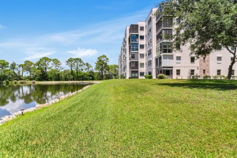 Condo in Saint Petersburg, Florida, 2 bedrooms  № 1884396 - photo 4