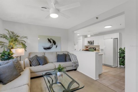 Condo in Saint Petersburg, Florida, 2 bedrooms  № 1884396 - photo 24