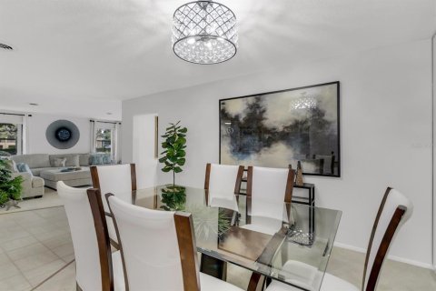 Condo in Saint Petersburg, Florida, 2 bedrooms  № 1884396 - photo 16