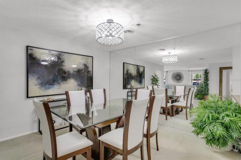 Condo in Saint Petersburg, Florida, 2 bedrooms  № 1884396 - photo 14