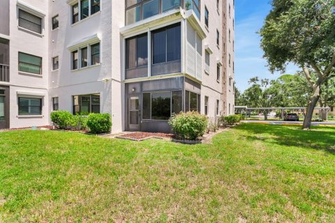 Condo in Saint Petersburg, Florida, 2 bedrooms  № 1884396 - photo 3
