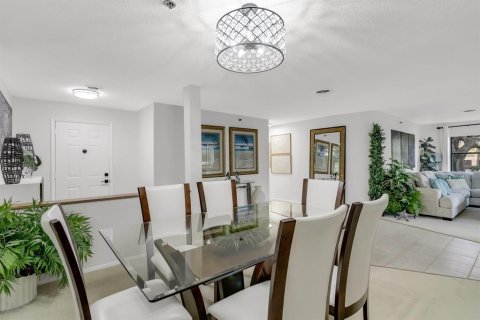 Condo in Saint Petersburg, Florida, 2 bedrooms  № 1884396 - photo 15