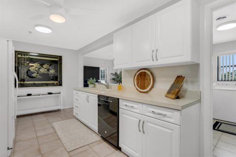 Condo in Saint Petersburg, Florida, 2 bedrooms  № 1884396 - photo 30