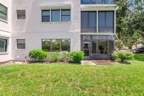 Condo in Saint Petersburg, Florida, 2 bedrooms  № 1884396 - photo 2