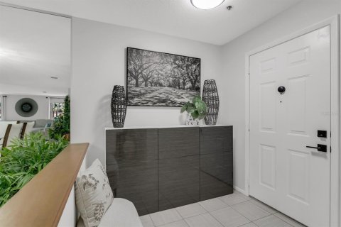 Condo in Saint Petersburg, Florida, 2 bedrooms  № 1884396 - photo 11