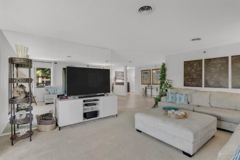 Condo in Saint Petersburg, Florida, 2 bedrooms  № 1884396 - photo 22