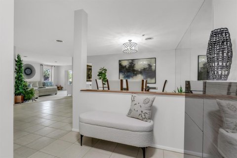 Condo in Saint Petersburg, Florida, 2 bedrooms  № 1884396 - photo 12