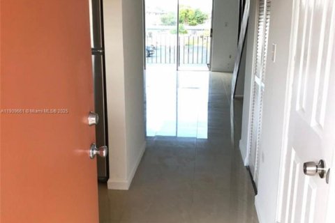 Copropriété à louer à Hialeah, Floride: 2 chambres, 84.36 m2 № 1967949 - photo 3