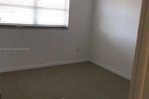 Copropriété à louer à Hialeah, Floride: 2 chambres, 84.36 m2 № 1967949 - photo 16