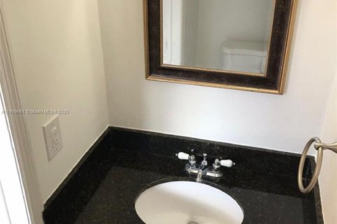 Copropriété à louer à Hialeah, Floride: 2 chambres, 84.36 m2 № 1967949 - photo 10