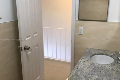 Copropriété à louer à Hialeah, Floride: 2 chambres, 84.36 m2 № 1967949 - photo 18