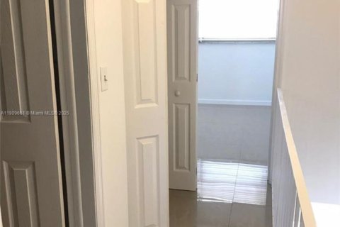 Copropriété à louer à Hialeah, Floride: 2 chambres, 84.36 m2 № 1967949 - photo 13