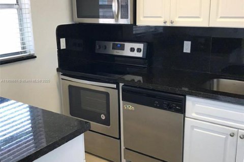 Copropriété à louer à Hialeah, Floride: 2 chambres, 84.36 m2 № 1967949 - photo 7