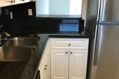 Copropriété à louer à Hialeah, Floride: 2 chambres, 84.36 m2 № 1967949 - photo 8