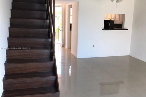 Copropriété à louer à Hialeah, Floride: 2 chambres, 84.36 m2 № 1967949 - photo 2
