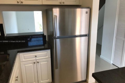 Copropriété à louer à Hialeah, Floride: 2 chambres, 84.36 m2 № 1967949 - photo 6